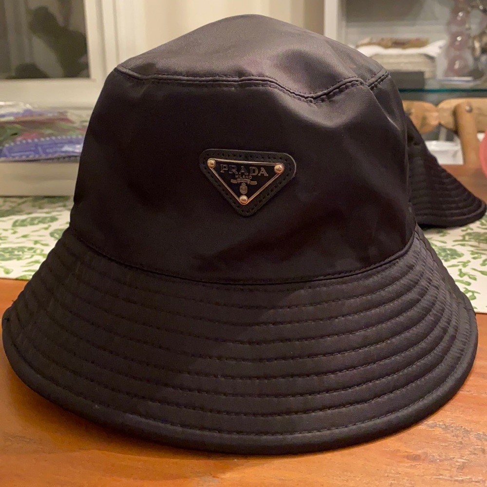 Prada nylon bucket hat 🎩